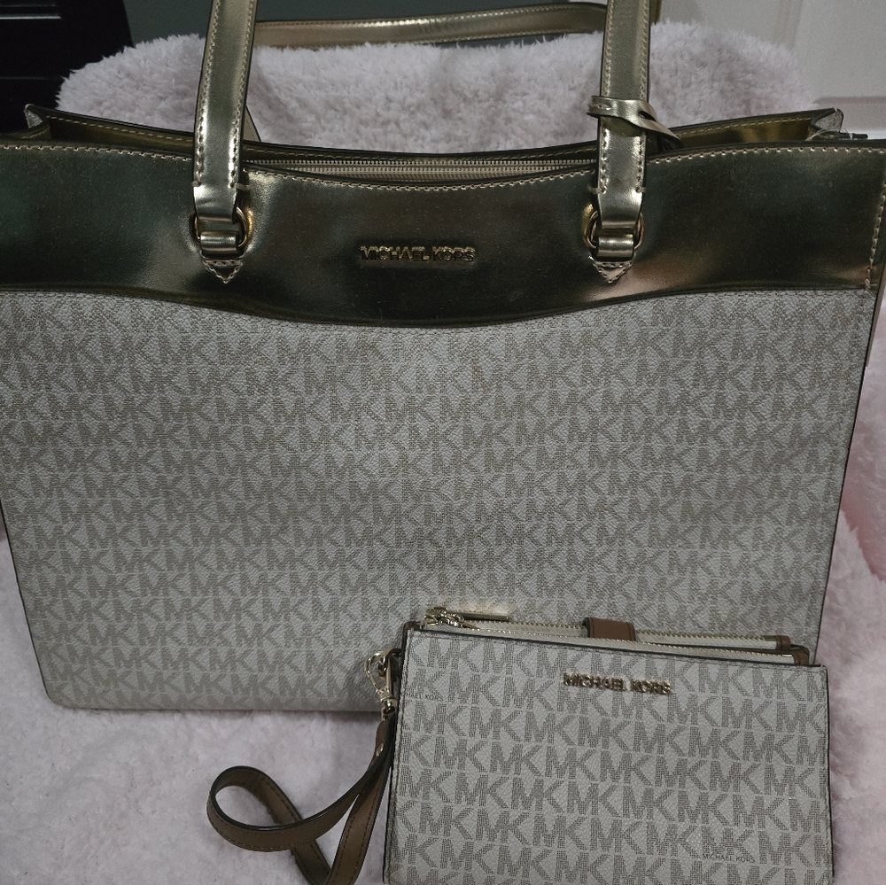 Michael Kors Gold and Cream Women's Bag With Wallet